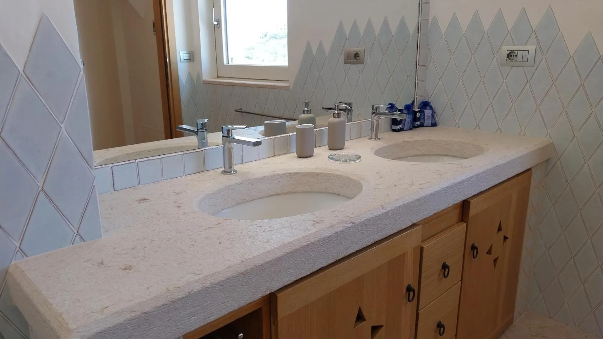 Vittoria Home Olbia Guest house