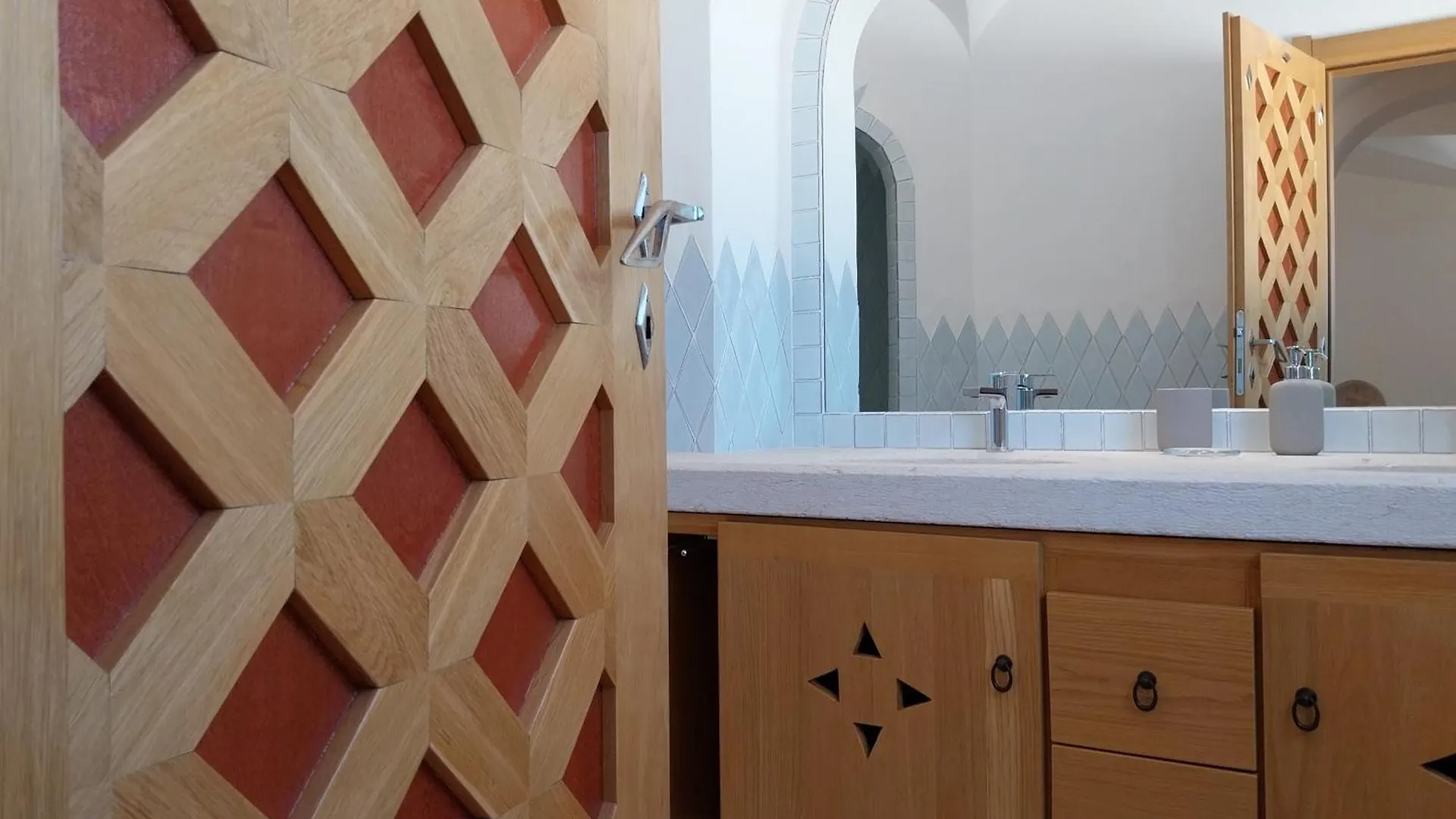 Vittoria Home Olbia Guest house
